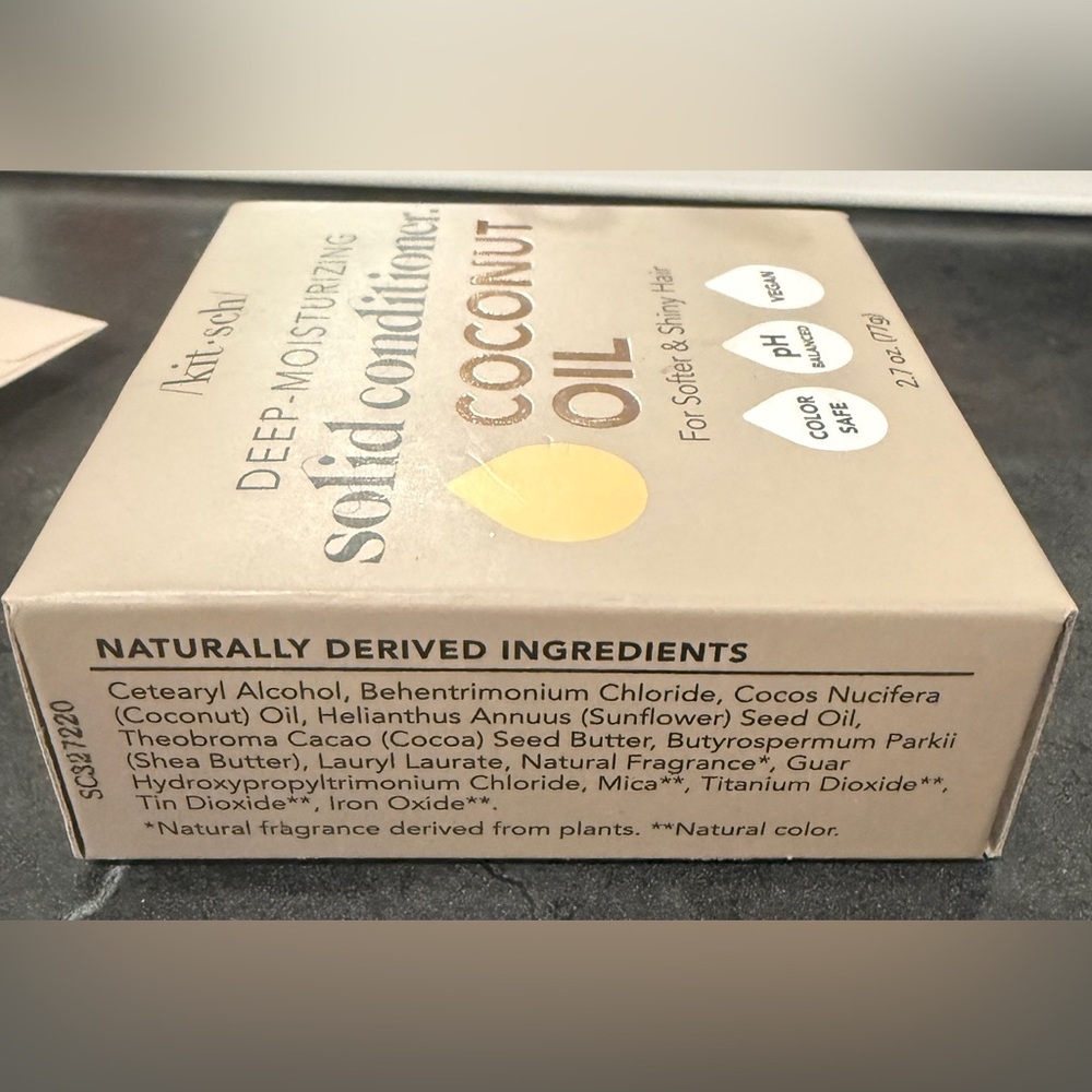 Kitsch Solid Conditioner with Coconut Oil - Cream and Black - Picture 6 of 6